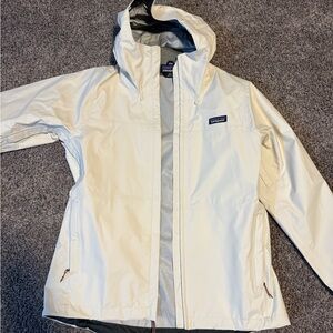 Patagonia Cream Raincoat with Hood and Zipper